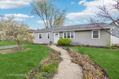 207 W Quincy St, Westmont, IL 60559