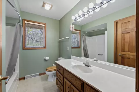 Bath - 705 Briar Ln, Morris, IL 60450 photo 3 of 3