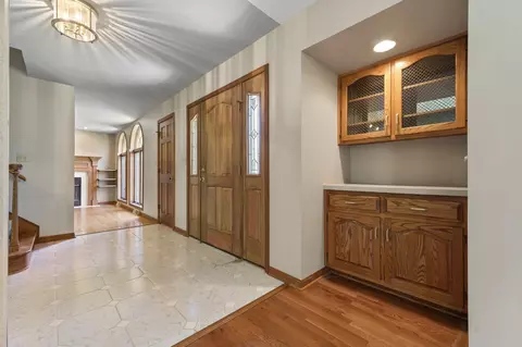 Entry Way - 705 Briar Ln, Morris, IL 60450 photo 2 of 2