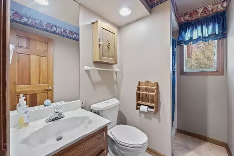 Bath - 705 Briar Ln, Morris, IL 60450 photo 1 of 3