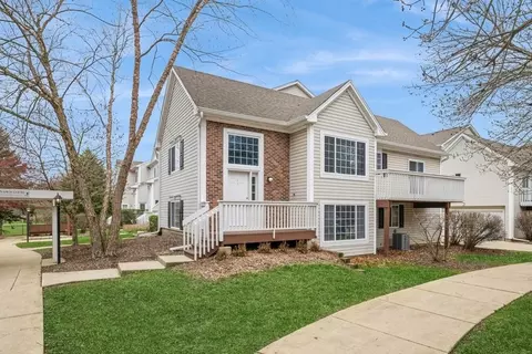 43 S Treehouse Ln, Round Lake, IL 60073