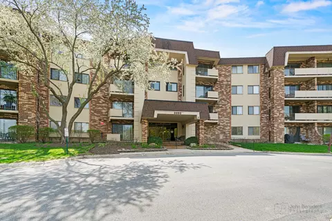 3350 N Carriageway Dr #217, Arlington Heights, IL 60004