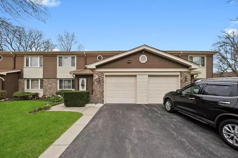 1302 S Mallard Ln, Mount Prospect, IL 60056