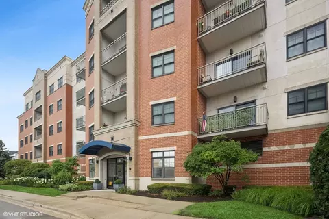 14 S Prospect St #508, Roselle, IL 60172