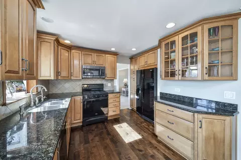2054 Dorset Dr, Wheaton, IL 60189 photo 8