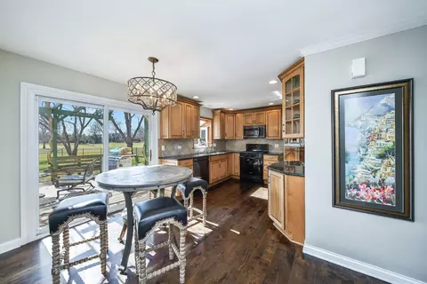 2054 Dorset Dr, Wheaton, IL 60189 photo 7