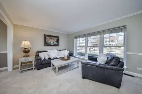 2054 Dorset Dr, Wheaton, IL 60189 photo 3