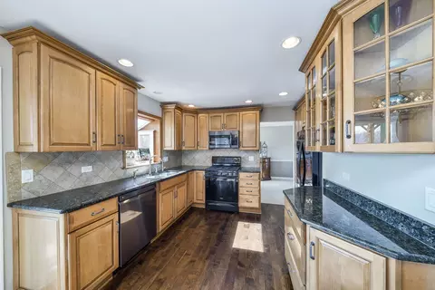 2054 Dorset Dr, Wheaton, IL 60189 photo 9
