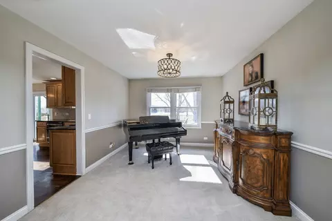 2054 Dorset Dr, Wheaton, IL 60189 photo 6