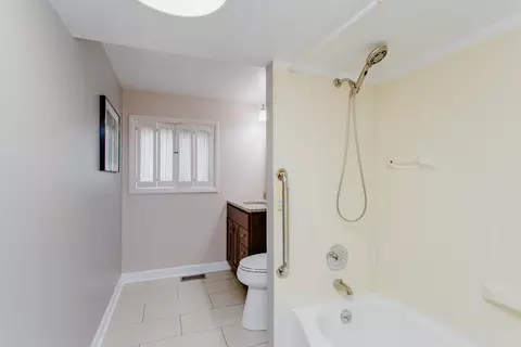 1685 Kent Rd, Hoffman Estates, IL 60169 photo 23