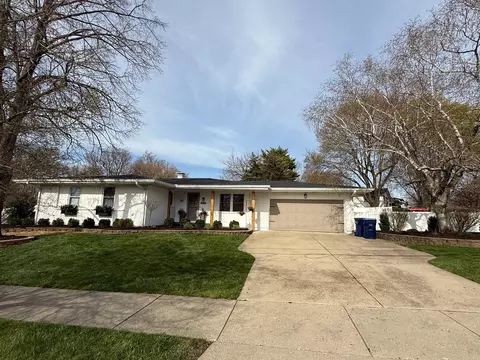1606 S 7th Ave, Saint Charles, IL 60174