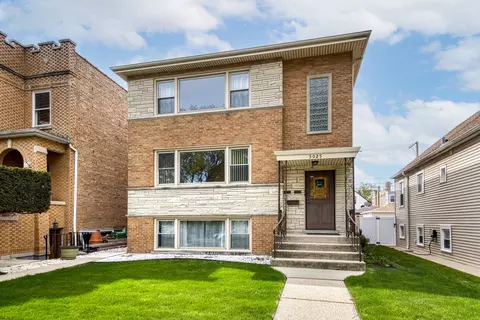 5025 W Roscoe St, Chicago, IL 60641