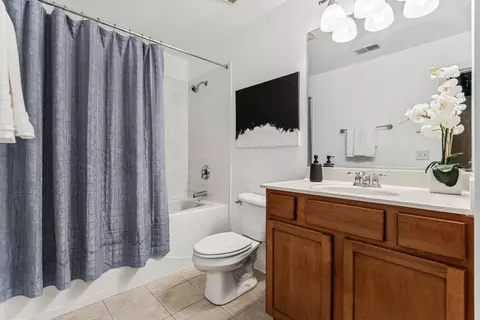 Bath - 1228 W Monroe St #301, Chicago, IL 60607 photo 2 of 2