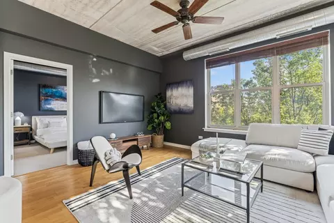 Living - 1228 W Monroe St #301, Chicago, IL 60607 photo 4 of 5
