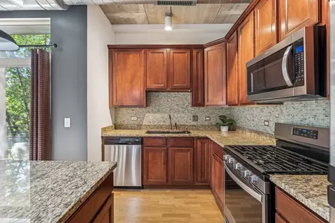 Kitchen - 1228 W Monroe St #301, Chicago, IL 60607 photo 2 of 2