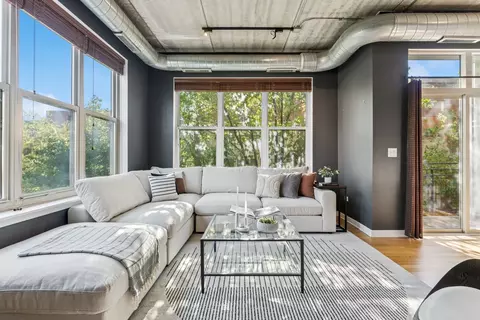 Living - 1228 W Monroe St #301, Chicago, IL 60607 photo 3 of 5