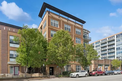 1228 W Monroe St #301, Chicago, IL 60607