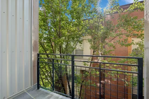 Exterior - 1228 W Monroe St #301, Chicago, IL 60607 photo 1 of 1