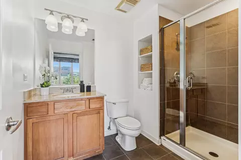 Bath - 1228 W Monroe St #301, Chicago, IL 60607 photo 1 of 2