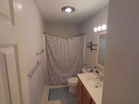 Bath - 303 Victoria Dr, Normal, IL 61761 photo 1 of 4