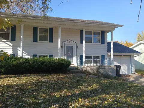 Exterior - 303 Victoria Dr, Normal, IL 61761 photo 2 of 17