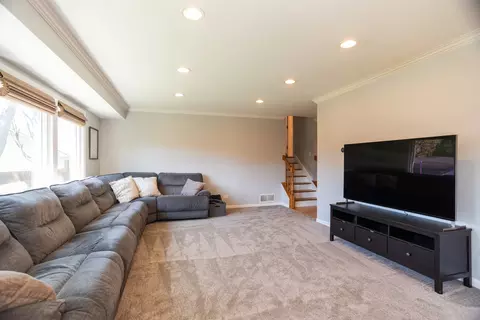 1485 Devonshire Ln, Hoffman Estates, IL 60169 photo 4