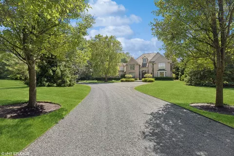 1041 Newcastle Dr, Lake Forest, IL 60045