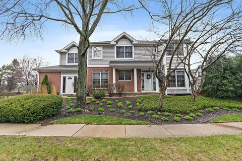 2 S761 Parkview Dr, Glen Ellyn, IL 60137