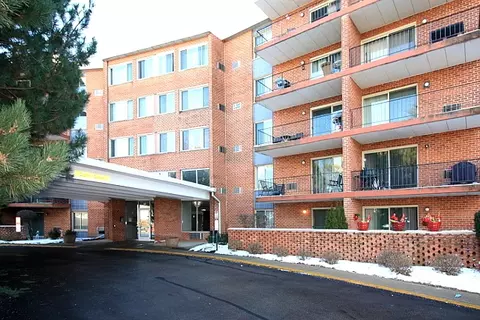 18 E Old Willow Rd #105N, Prospect Heights, IL 60070
