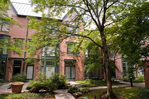 101 N Euclid Ave #21, Oak Park, IL 60301