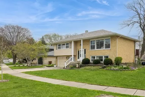5105 Wolfe Dr, Oak Lawn, IL 60453