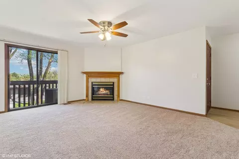 Living - 2360 South St #E, Elgin, IL 60123 photo 2 of 5