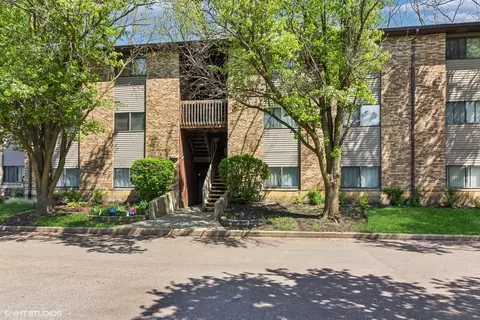 2360 South St #E, Elgin, IL 60123