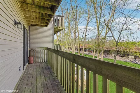 Exterior - 2360 South St #E, Elgin, IL 60123 photo 1 of 5