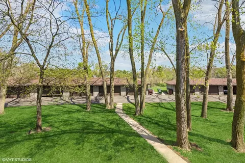 Exterior - 2360 South St #E, Elgin, IL 60123 photo 2 of 5