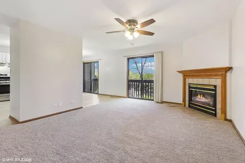 Living - 2360 South St #E, Elgin, IL 60123 photo 1 of 5