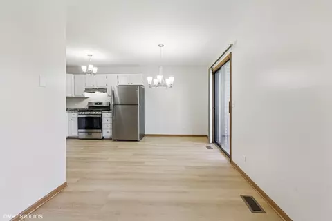 Dining - 2360 South St #E, Elgin, IL 60123 photo 1 of 1