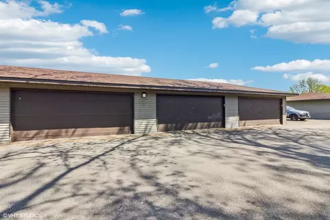 Exterior - 2360 South St #E, Elgin, IL 60123 photo 4 of 5