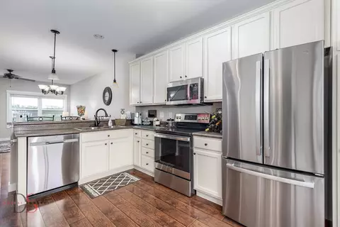 Kitchen - 41 Waterside Way #E, Ottawa, IL 61350 photo 1 of 3