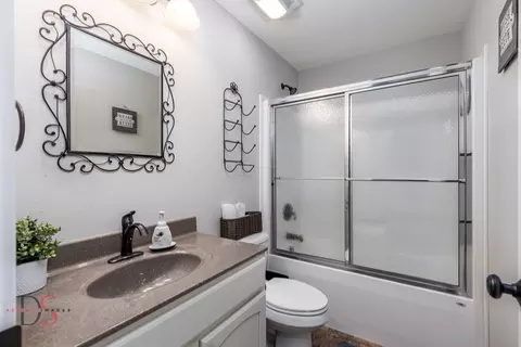 Bath - 41 Waterside Way #E, Ottawa, IL 61350 photo 3 of 3