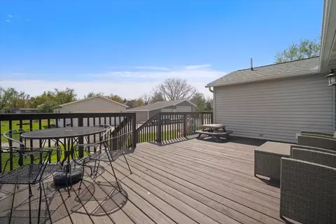 Exterior - 507 E Walnut St, Hudson, IL 61748 photo 2 of 4