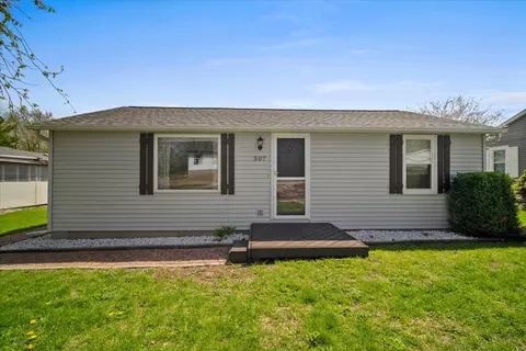 507 E Walnut St, Hudson, IL 61748