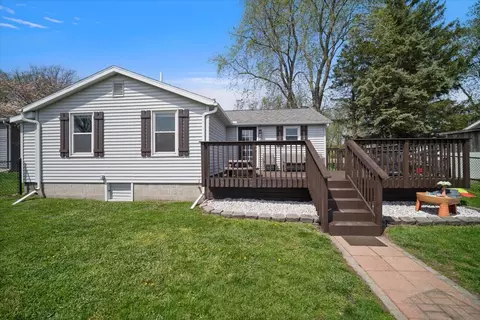 Exterior - 507 E Walnut St, Hudson, IL 61748 photo 3 of 4