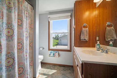 Bath - 507 E Walnut St, Hudson, IL 61748 photo 1 of 1