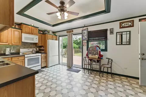 Kitchen - 1609 Meadow Ln, Mchenry, IL 60050 photo 3 of 3