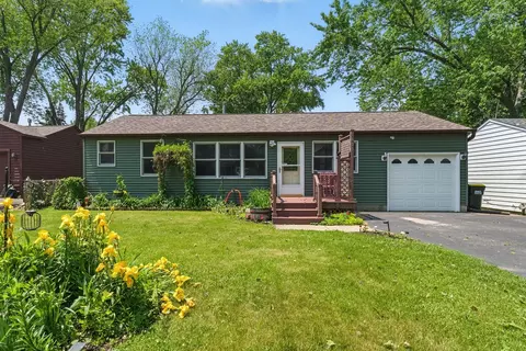 1609 Meadow Ln, Mchenry, IL 60050