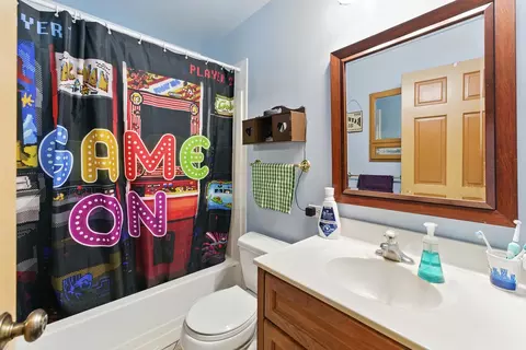Bath - 1609 Meadow Ln, Mchenry, IL 60050 photo 1 of 1