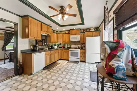 Kitchen - 1609 Meadow Ln, Mchenry, IL 60050 photo 2 of 3