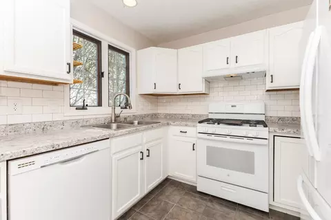 1306 Beacon Hill Ct, Normal, IL 61761 photo 12