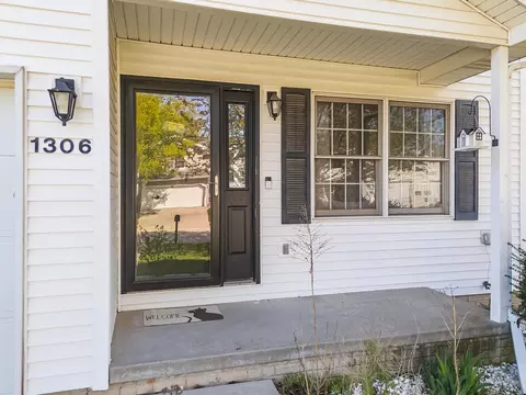 1306 Beacon Hill Ct, Normal, IL 61761 photo 5